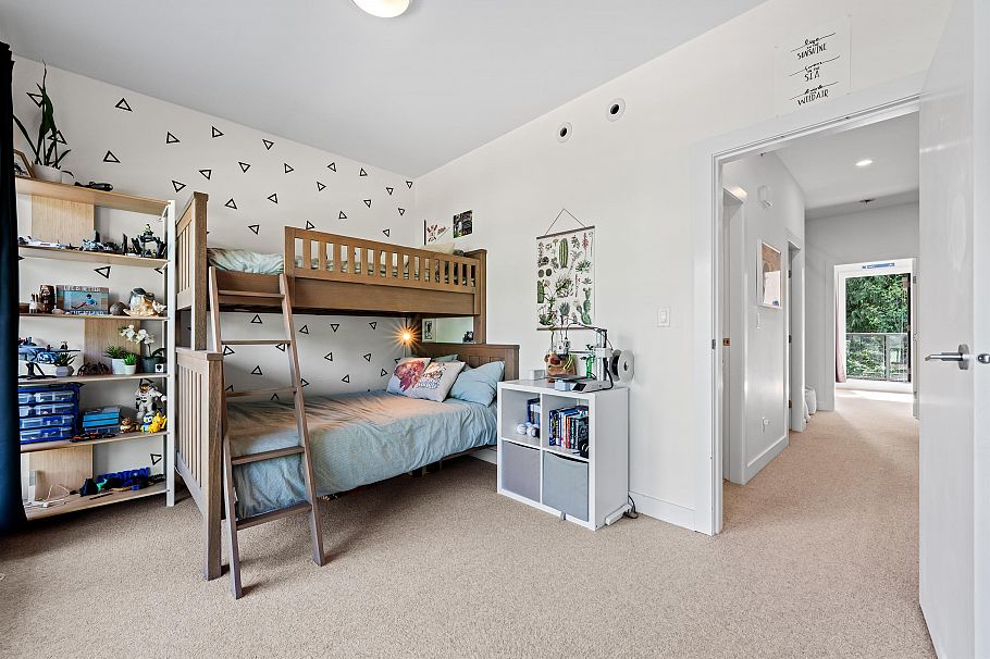 23 3596 Salal Drive North Vancouver, BC - 19
