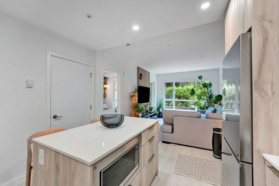 211 3596 Malsum Drive North Vancouver, BC - 9