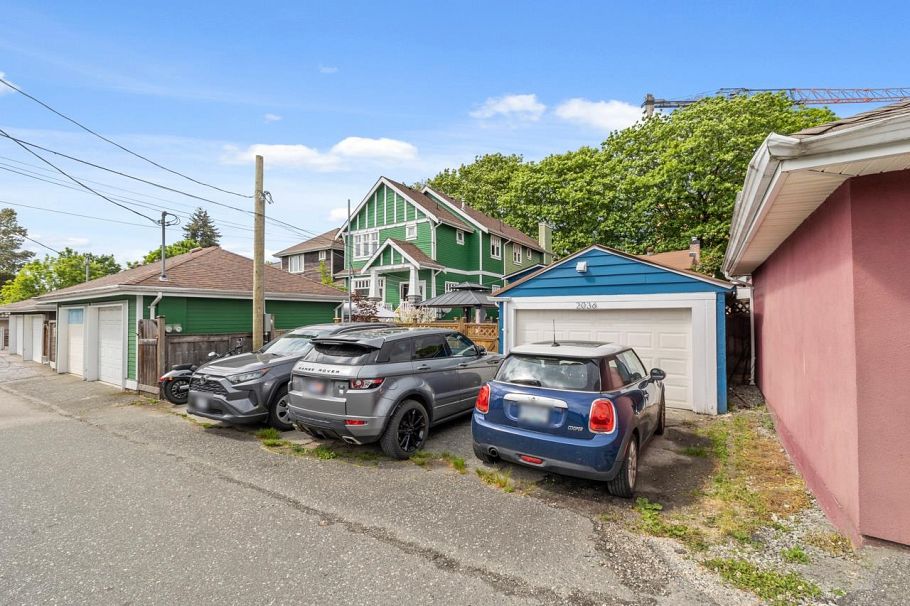 2036 E Broadway Vancouver, BC - 30