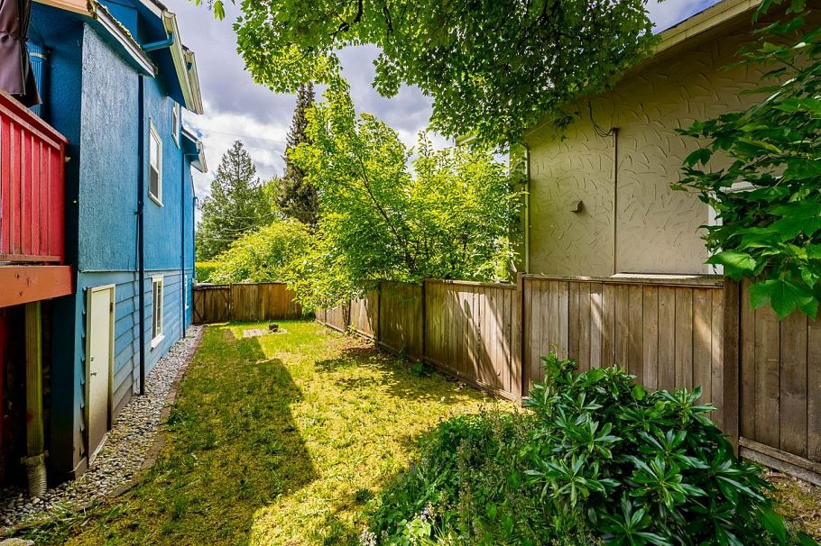 264 W Queens Road North Vancouver, BC - 38