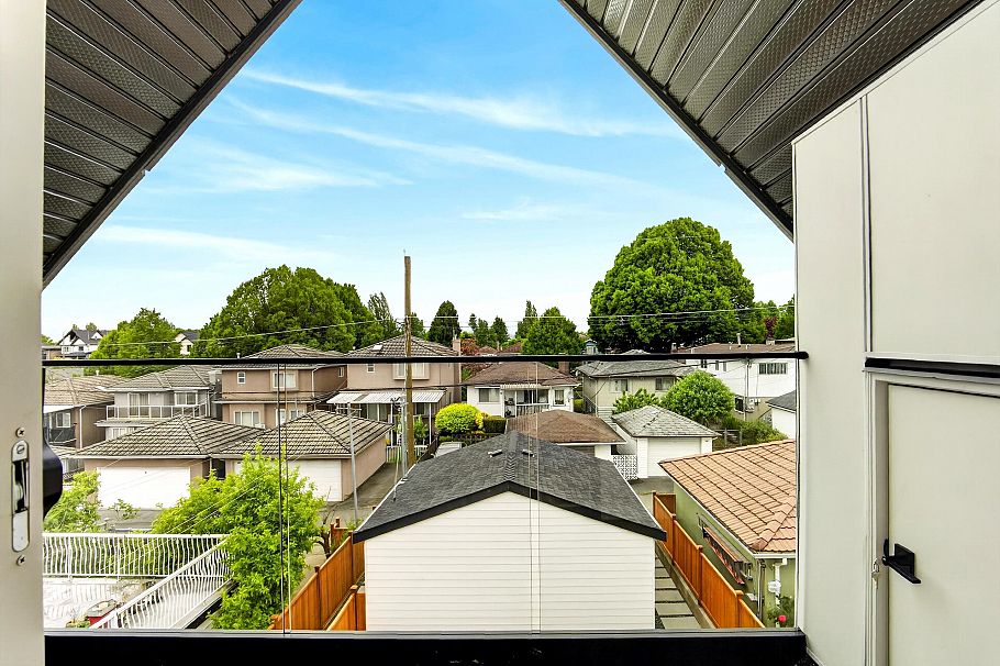 2 2741 E 7th Avenue Vancouver, BC - 22