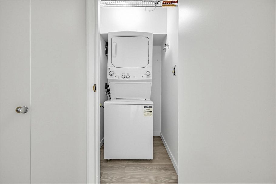310 360 E 2nd Street North Vancouver, BC - 18