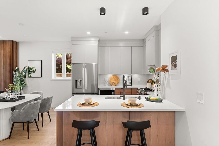 1 1368 Park Drive Vancouver, BC - 16