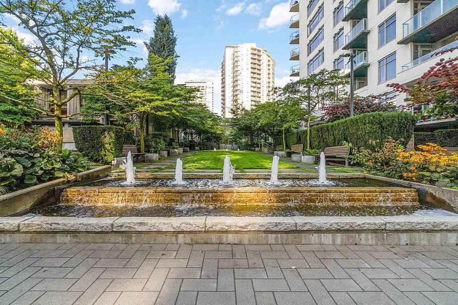 901 1320 Chesterfield Avenue North Vancouver, BC - 31