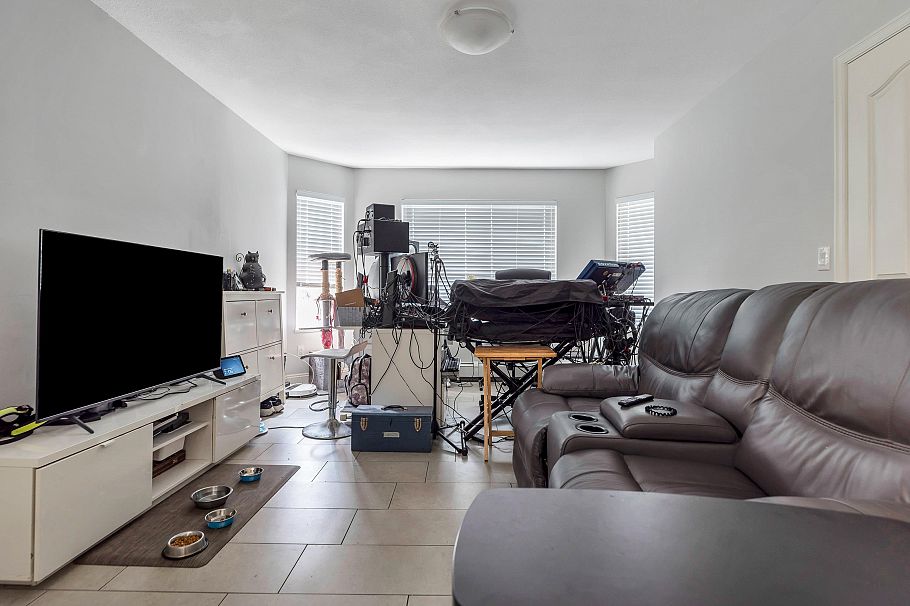 7162 Gladstone Street Vancouver, BC - 4