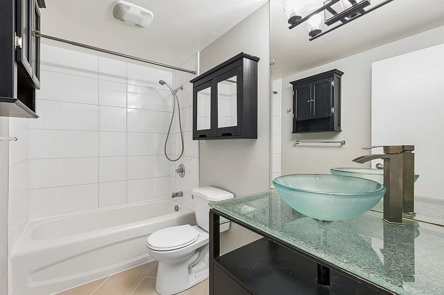 102 120 W 17th Street North Vancouver, BC - 13