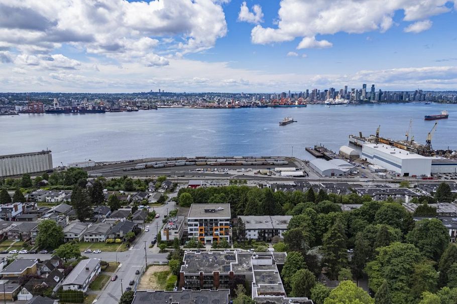 310 360 E 2nd Street North Vancouver, BC - 26