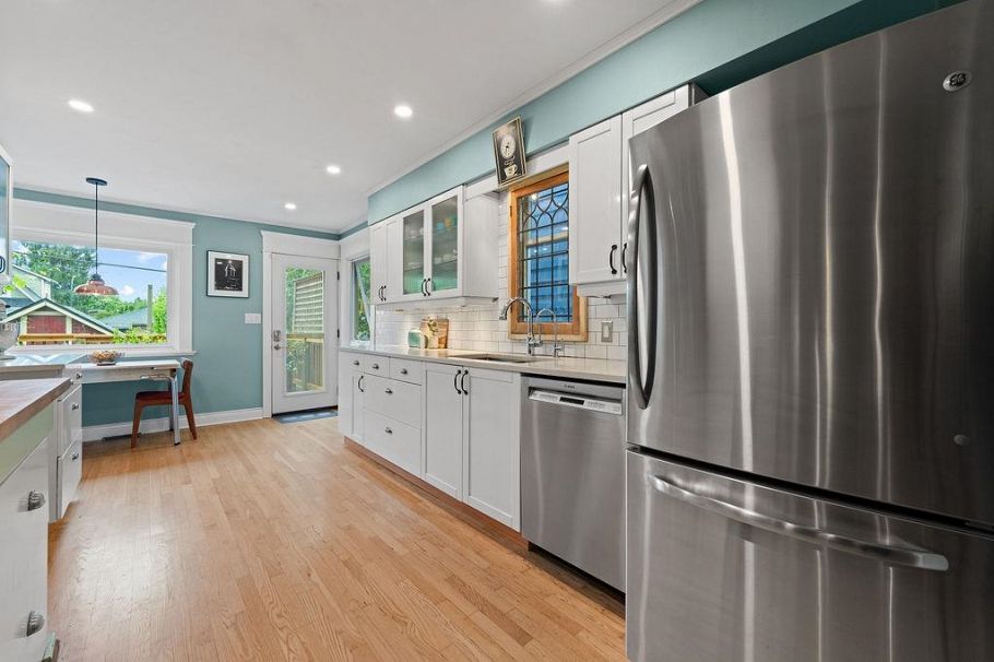 1153 E 13th Avenue Vancouver, BC - 16
