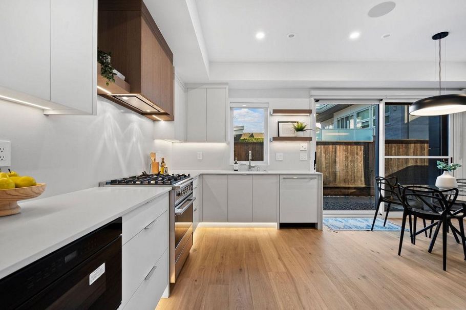 1135 W 33rd Avenue Vancouver, BC - 1