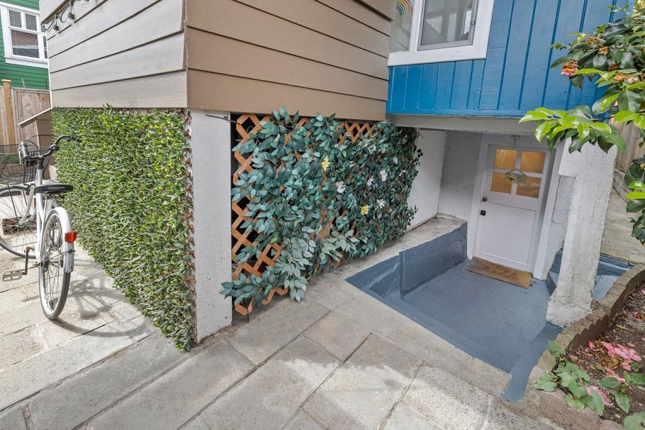2036 E Broadway Vancouver, BC - 20