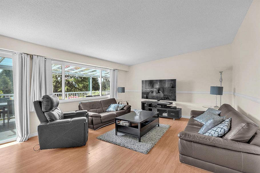 693 Plymouth Drive North Vancouver, BC - 11