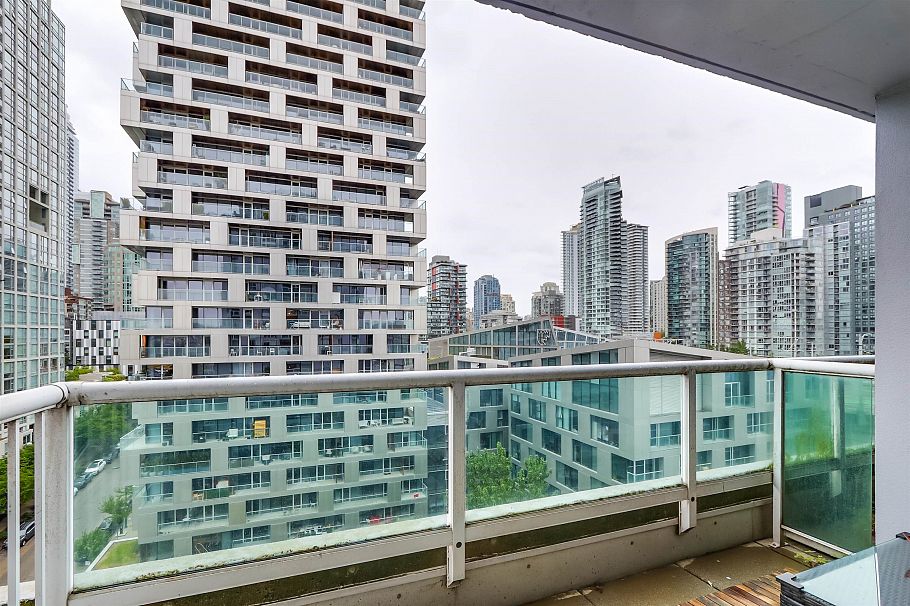 1401 1500 Howe Street Vancouver, BC - 10