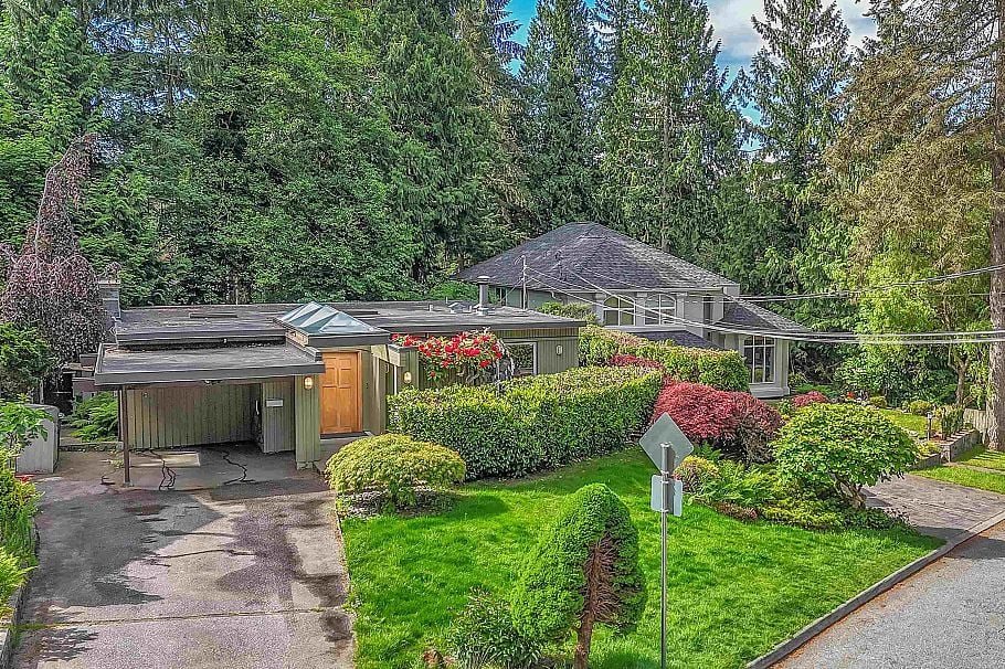 977 Belvedere Drive North Vancouver, BC - 2