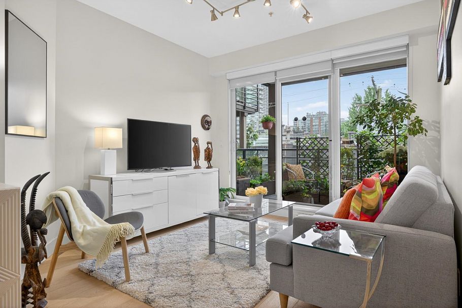 306 1628 W 4th Avenue Vancouver, BC - 1