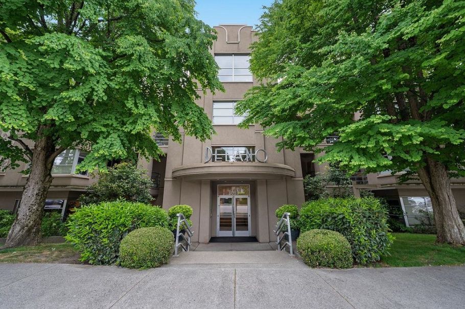 104 3023 W 4th Street Vancouver, BC - 2