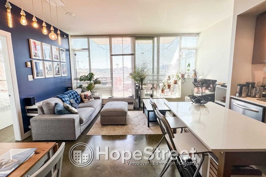 808 221 UNION STREET, Vancouver BC V6A 0B4 Vancouver, BC - 1