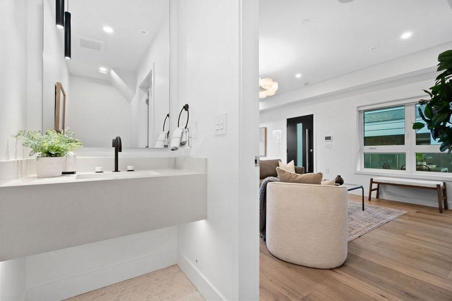 1135 W 33rd Avenue Vancouver, BC - 22
