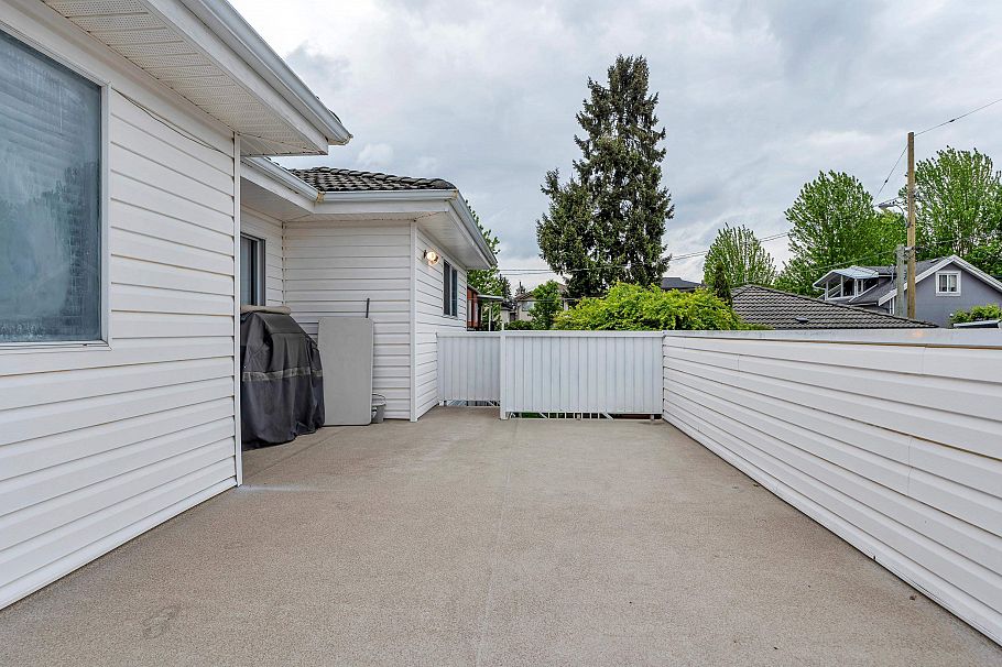 7162 Gladstone Street Vancouver, BC - 26