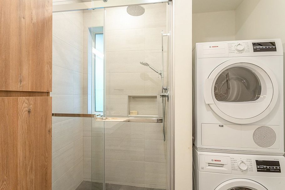 1372 E 10th Avenue Vancouver, BC - 17