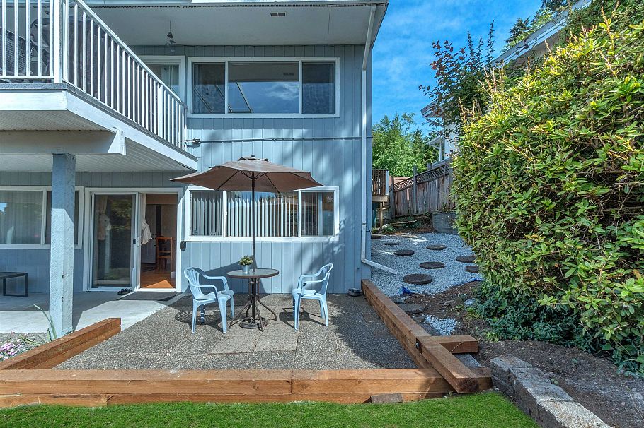 693 Plymouth Drive North Vancouver, BC - 17
