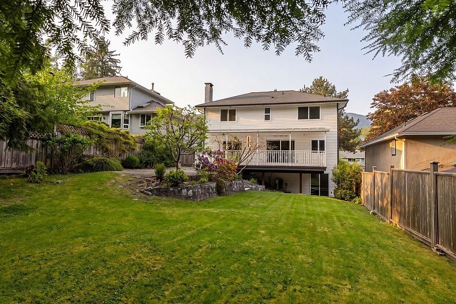 1535 Ostler Court North Vancouver, BC - 32