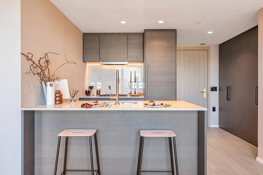 2204 1482 Robson Street Vancouver, BC - 2