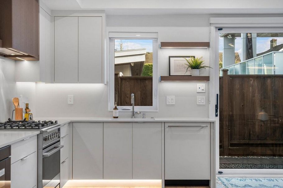 1135 W 33rd Avenue Vancouver, BC - 3
