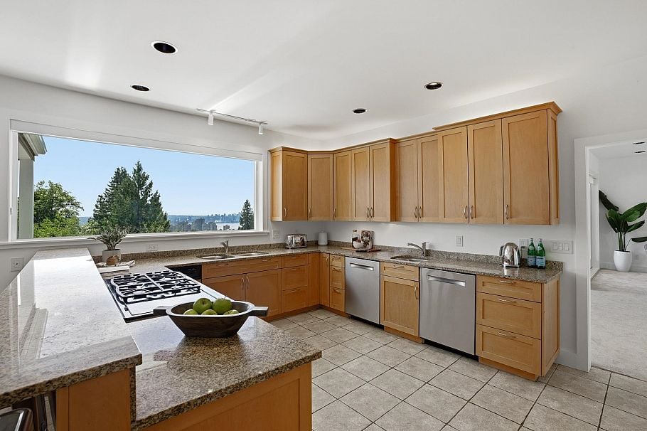 407 Brand Street North Vancouver, BC - 9