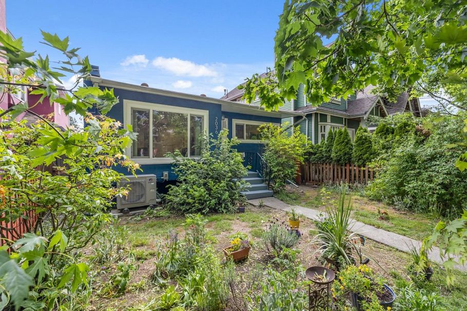 2036 E Broadway Vancouver, BC - 1