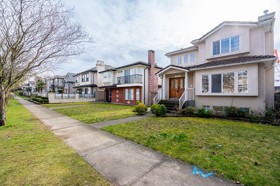 726 E 56th Avenue Vancouver, BC - 1