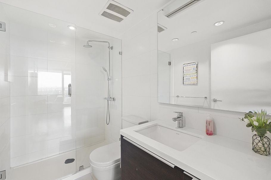 1107 1550 Fern Street North Vancouver, BC - 24