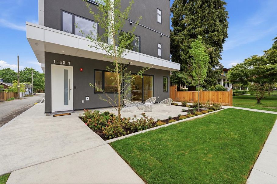 1 2511 Kitchener Street Vancouver, BC - 18