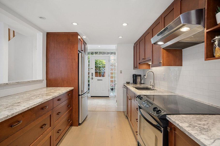 1382 Maple Street Vancouver, BC - 8