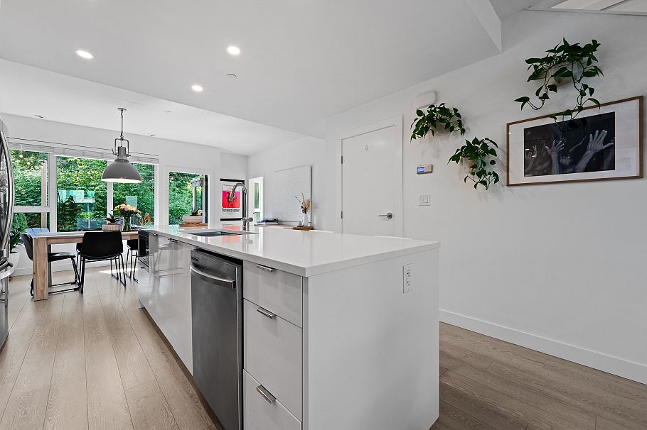 23 3596 Salal Drive North Vancouver, BC - 24