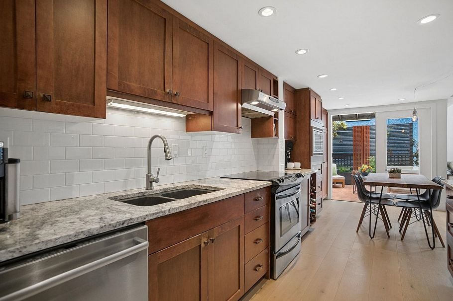 1382 Maple Street Vancouver, BC - 32