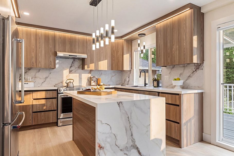 1535 Ostler Court North Vancouver, BC - 8