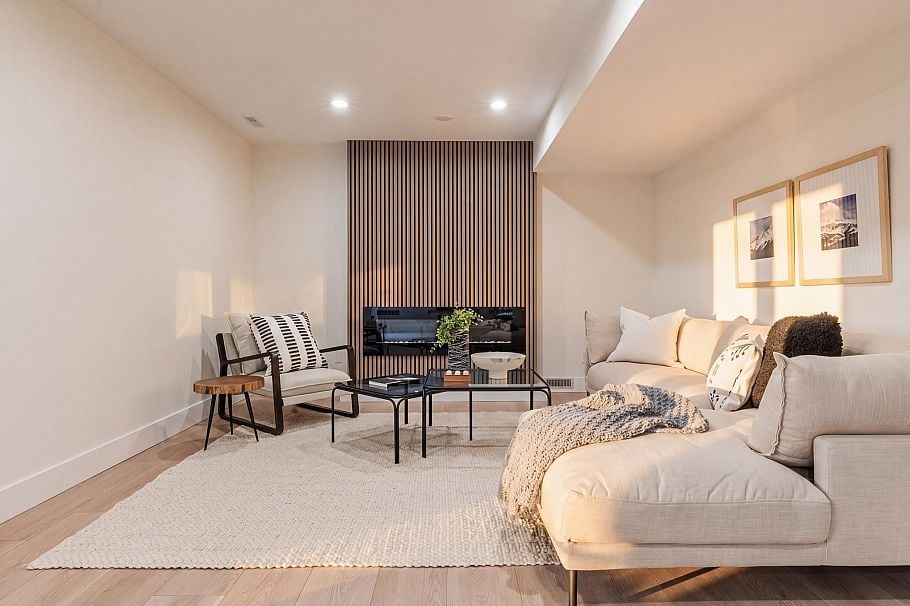 1535 Ostler Court North Vancouver, BC - 23