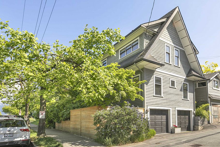 1608 Woodland Drive Vancouver, BC - 1