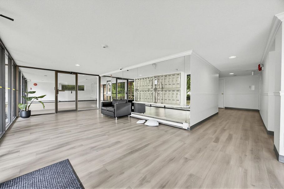 310 360 E 2nd Street North Vancouver, BC - 21