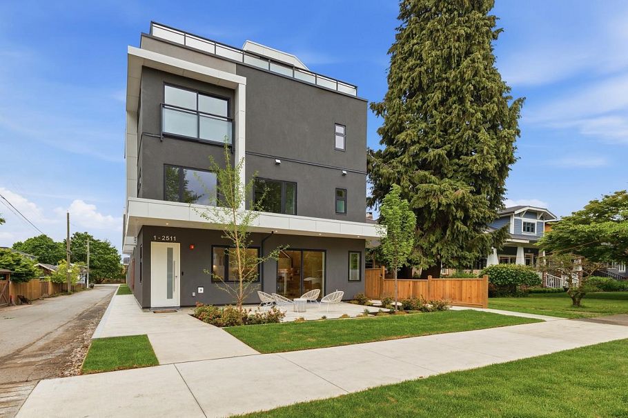 1 2511 Kitchener Street Vancouver, BC - 1