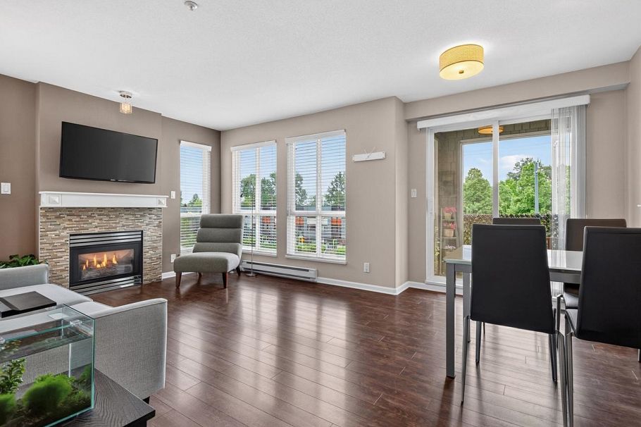310 8495 Jellicoe Street Vancouver, BC - 4