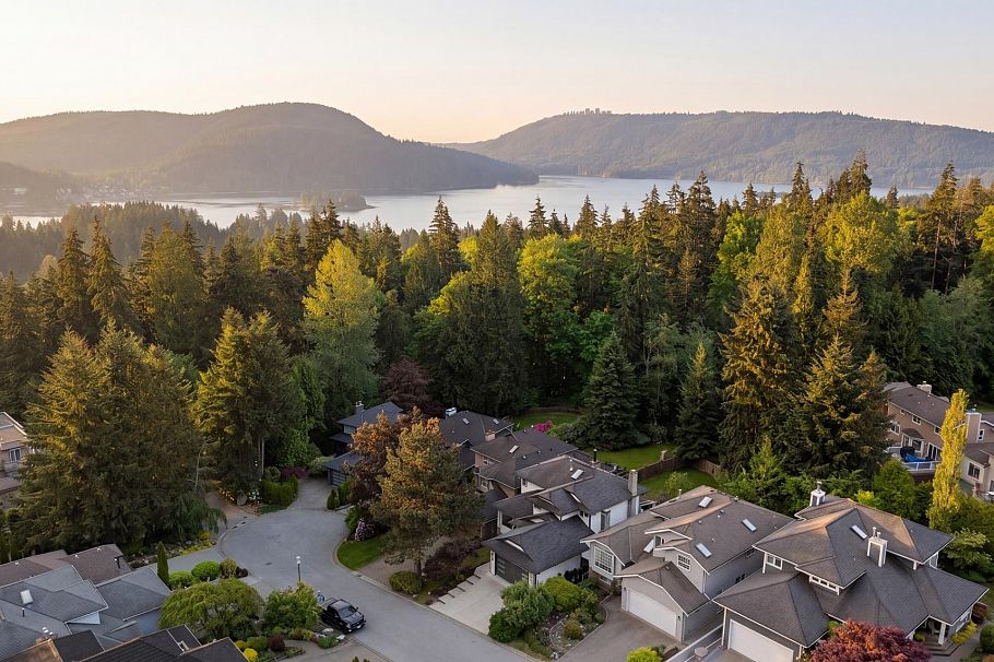 1535 Ostler Court North Vancouver, BC - 33