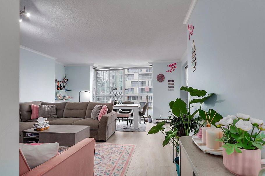 1401 1500 Howe Street Vancouver, BC - 1