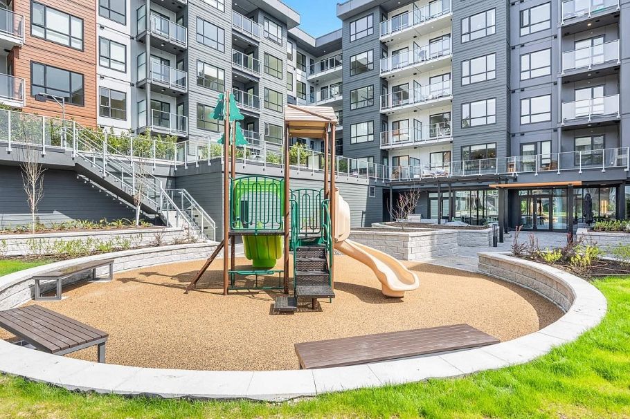 211 3596 Malsum Drive North Vancouver, BC - 37