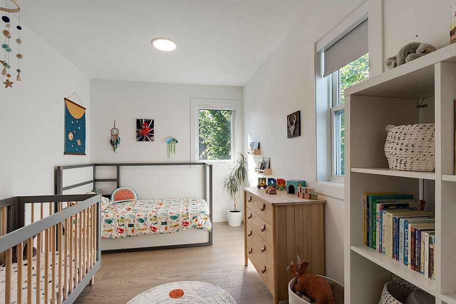 1372 E 10th Avenue Vancouver, BC - 11