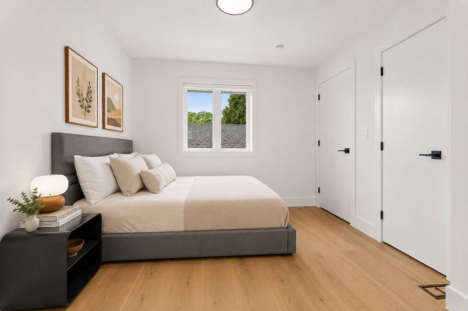1 1368 Park Drive Vancouver, BC - 4