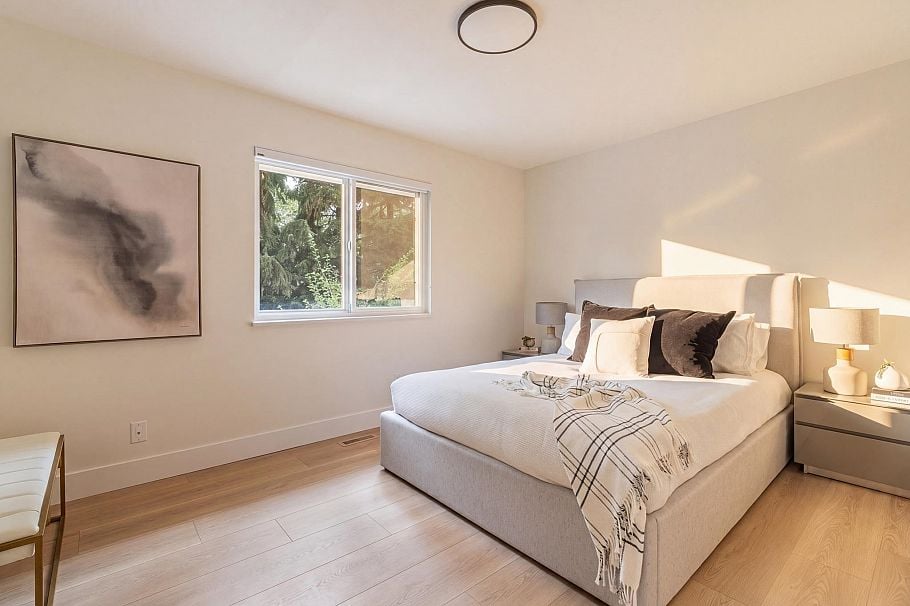 1535 Ostler Court North Vancouver, BC - 15