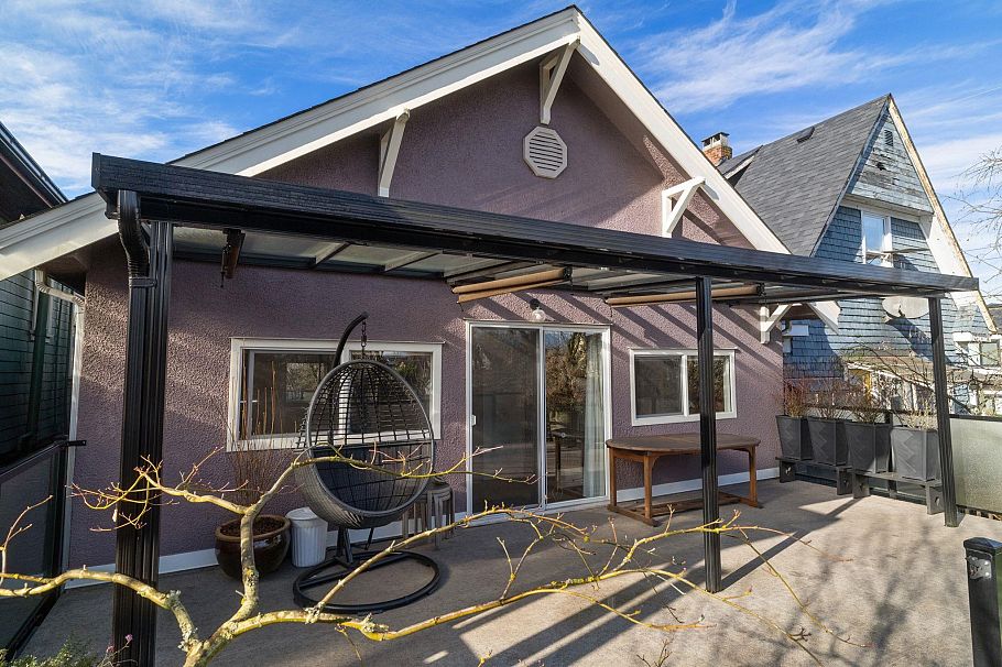 936 Semlin Drive Vancouver, BC - 36