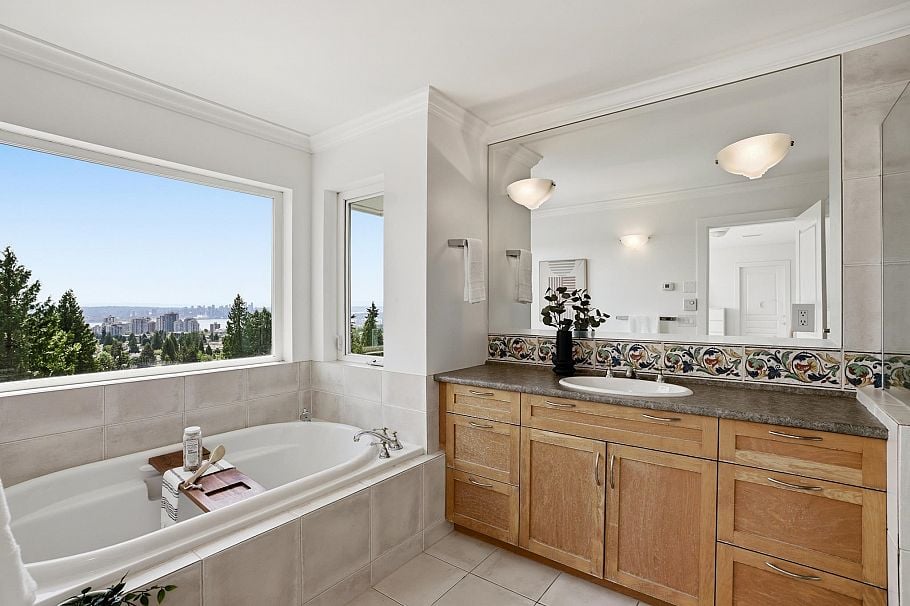 407 Brand Street North Vancouver, BC - 24