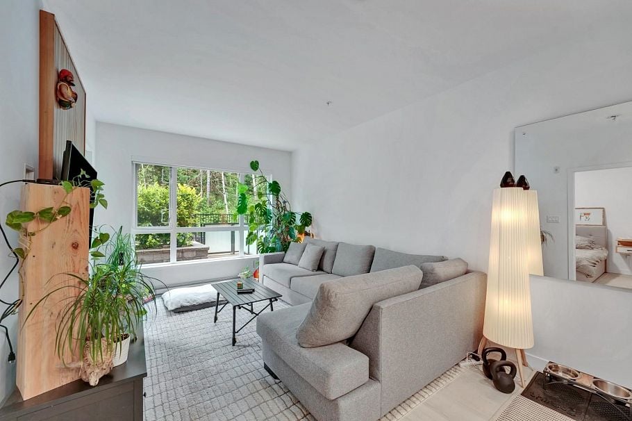211 3596 Malsum Drive North Vancouver, BC - 11